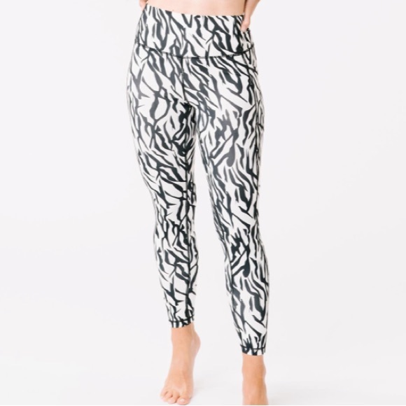 Zyia Active Brilliant 7/8 length Safari Leggings Size 4 NWOT - Picture 2 of 11